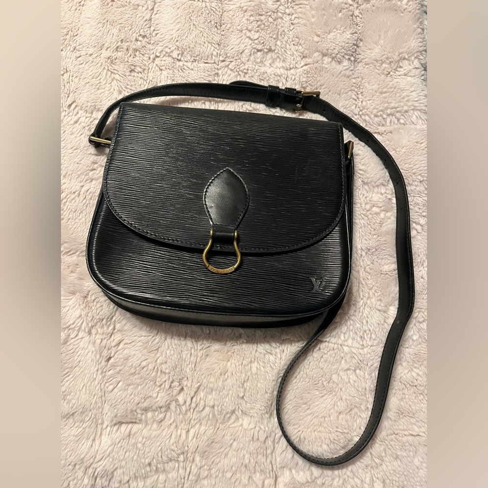 Authentic Louis Vuitton Epi Leather St Cloud MM Shoulder / Crossbody Bag Purse